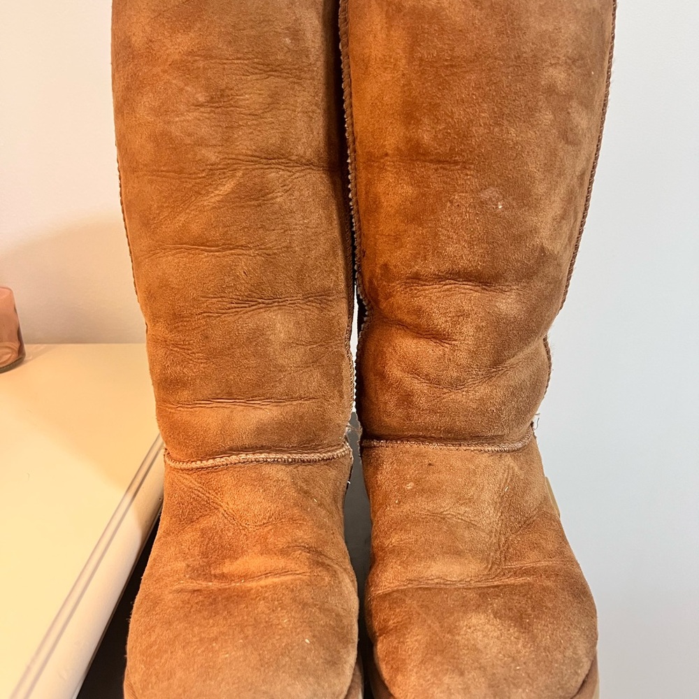 UGG Classic Tall Boots in Cream/Tan Size 10